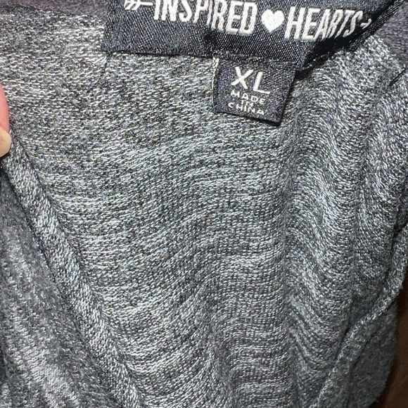 Inspired Hearts sweater - Picture 4 of 4